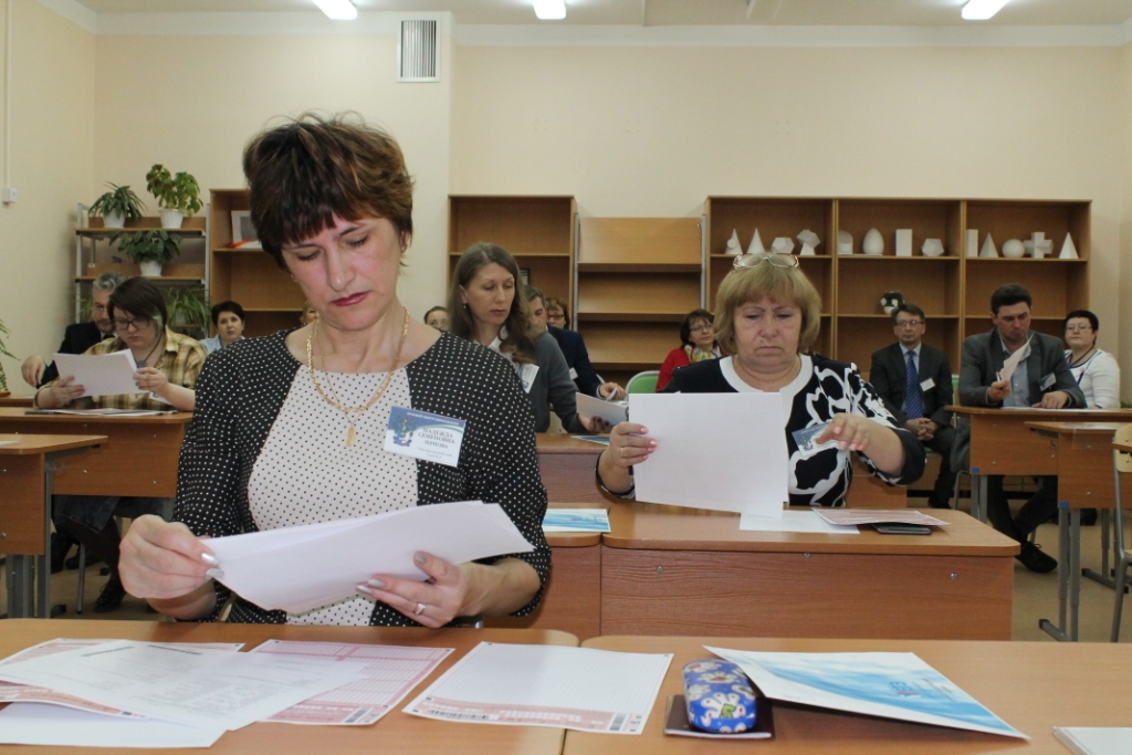 Родители хабаровских выпускников "сдали ЕГЭ"