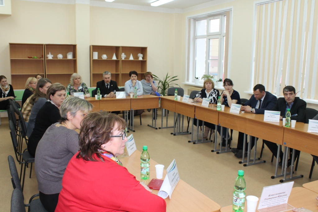 Родители хабаровских выпускников "сдали ЕГЭ"