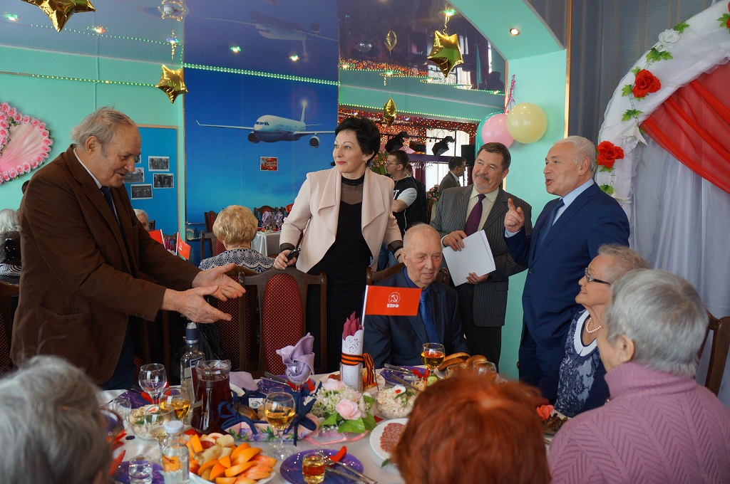 Встреча в кафе "Экипаж"