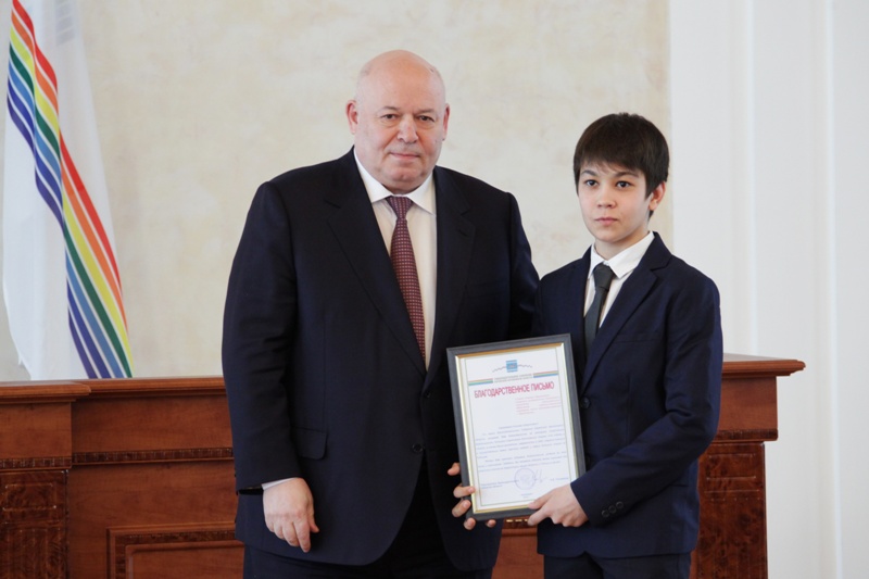 С праздником спортсменов поздравил председатель Законодательного Собрания Анатолий Тихомиров