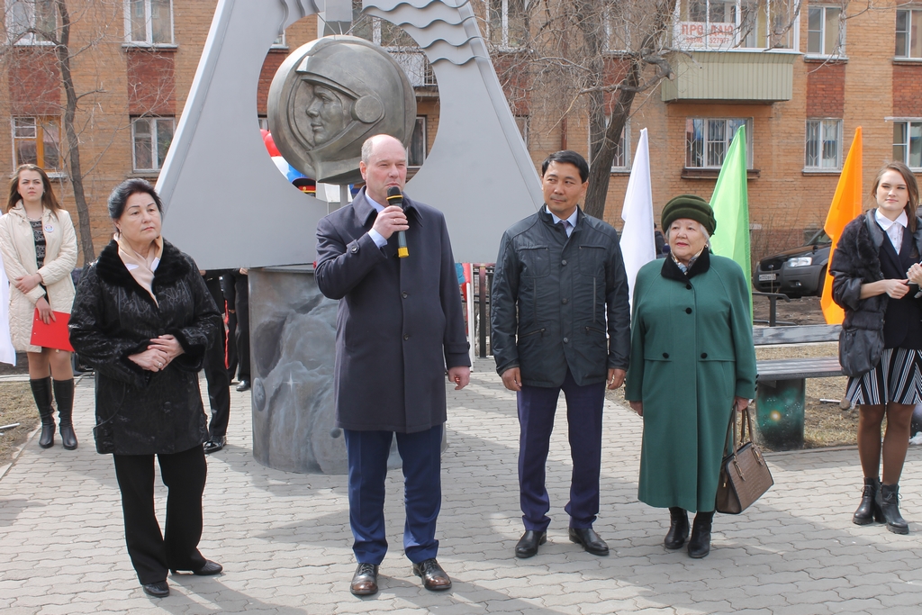 Выступает мэр Улан-Удэ