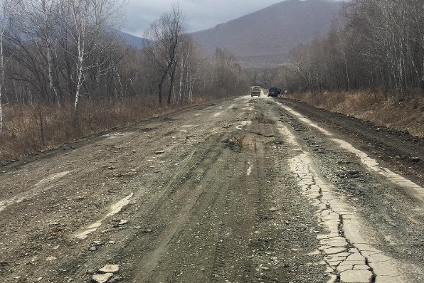 Разбитый участок дороги "Партизанск – Новая Москва – Шкотово" пресс-служба администрации Приморского края