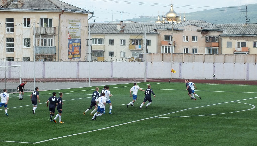 Магаданский футбол под куполами