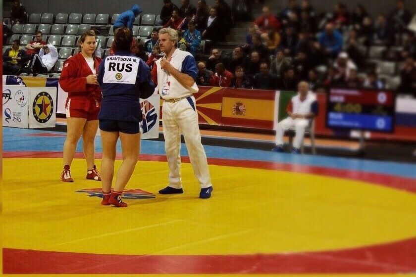 На борцовской ковре