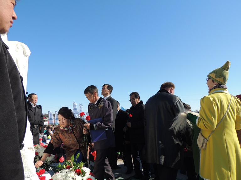 Память основателей автономии Якутии почтили в трех районах республики