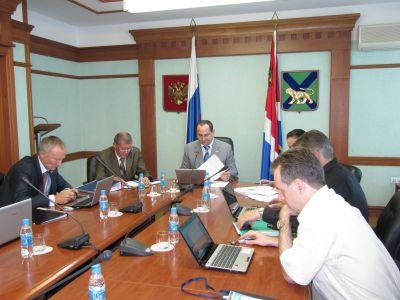 Депутаты приморского парламента за работой ЗС ПК