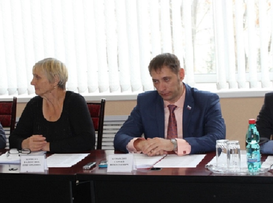 Сергей Бурындин на заседании гордумы Биробиджана
