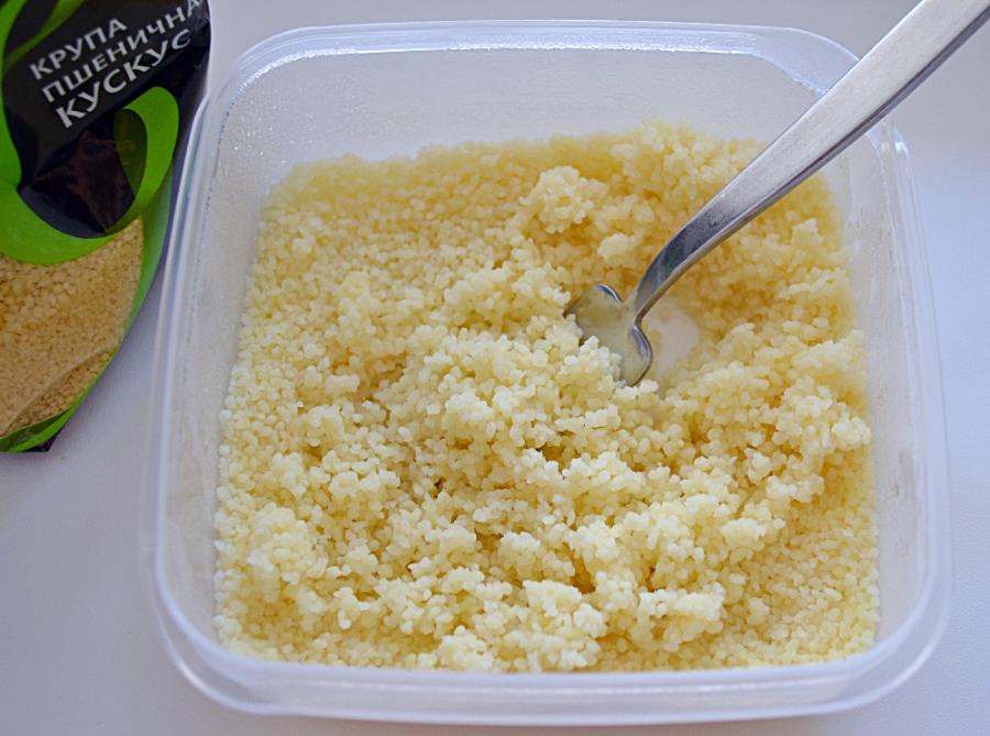 Узорные сдобные пирожки с яйцом и зеленью