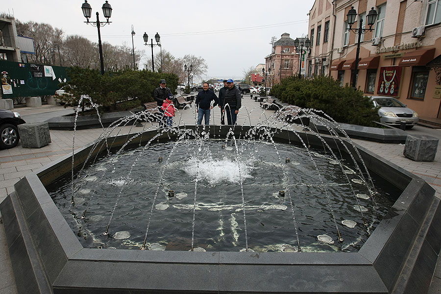 Городские фонтаны заработали во Владивостоке