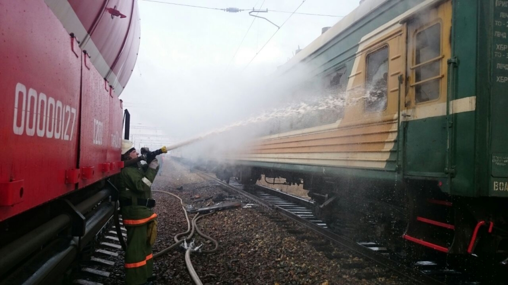 В тушении принимали участие пожарные МЧС и ДВЖД