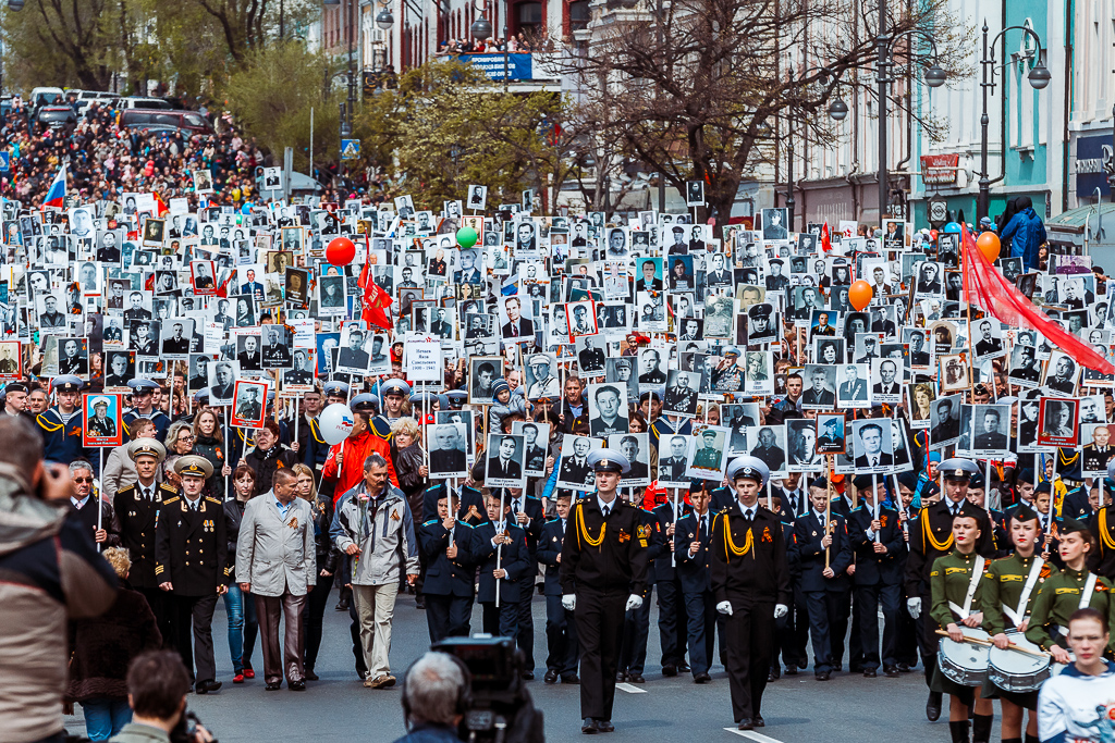 Шествие "Бессмертного полка" во Владивостоке