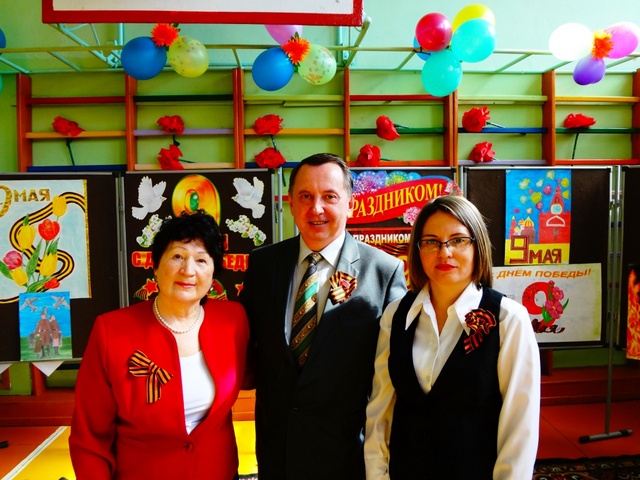 Торжественная линейка Пресс-служба Магаданского ОК КПРФ