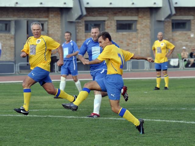 Игорь Федореев забивает первый гол PrimaMedia
