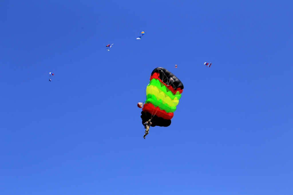 фестиваль воздушных змеев хабаровск 2022. иваново открытое небо 2003 года. южный парк бассейн хабаровск. каток в парке на набережной хабаровска. евгения небесных хабаровск.