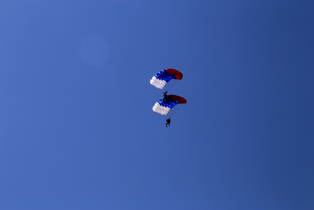 вертолеты летного отряда россия 2022. открытое небо хабаровск. одора хабаровск сцена. открытое небо хабаровск. световой луч.