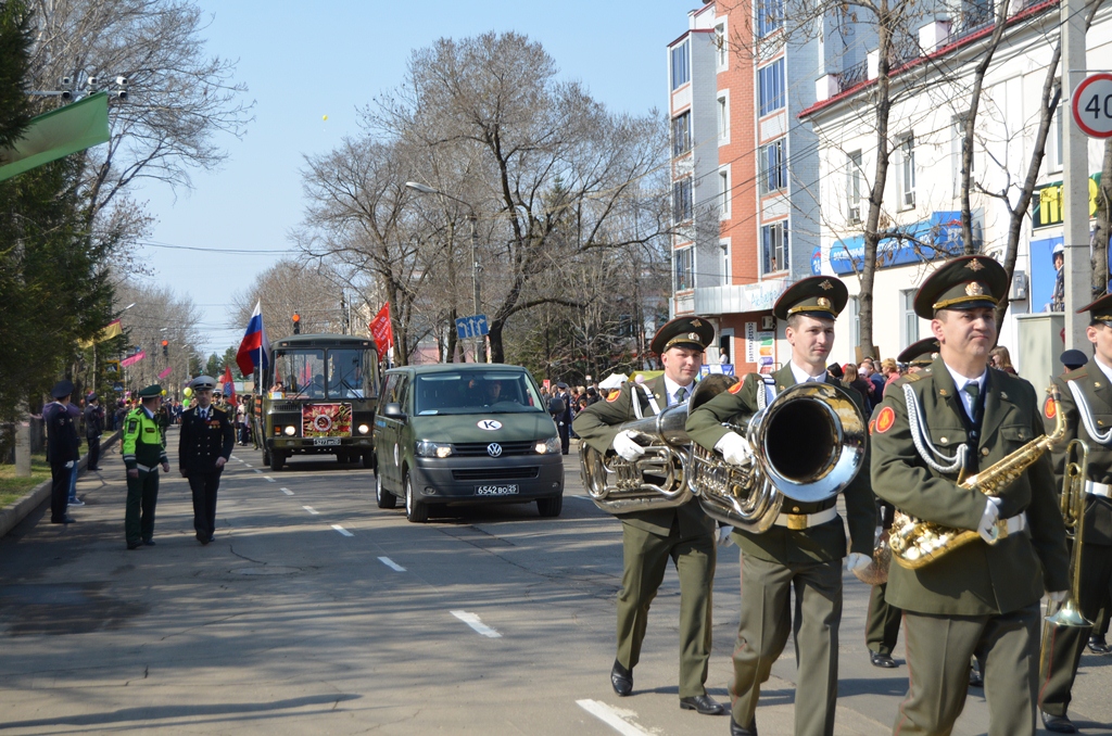 Немецкое авто непатриотично &quotподгоняло&quot участников Парада Победы в Биробиджане – наркорр наркорр ИА ЕАОMedia
