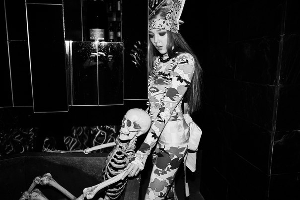 Натюрлих, перформанс 