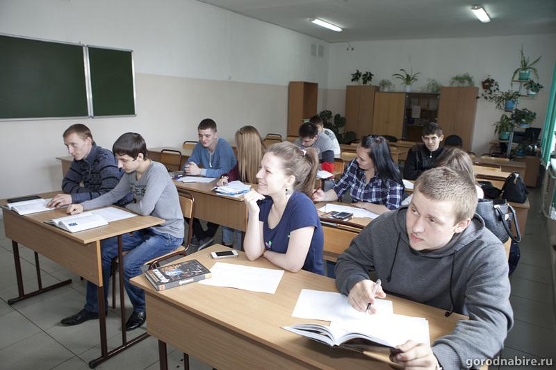 Образование в единственной вечерней школе Биробиджана получают 120 человек Михаил Клименков, газета &quotДи Вох&quot