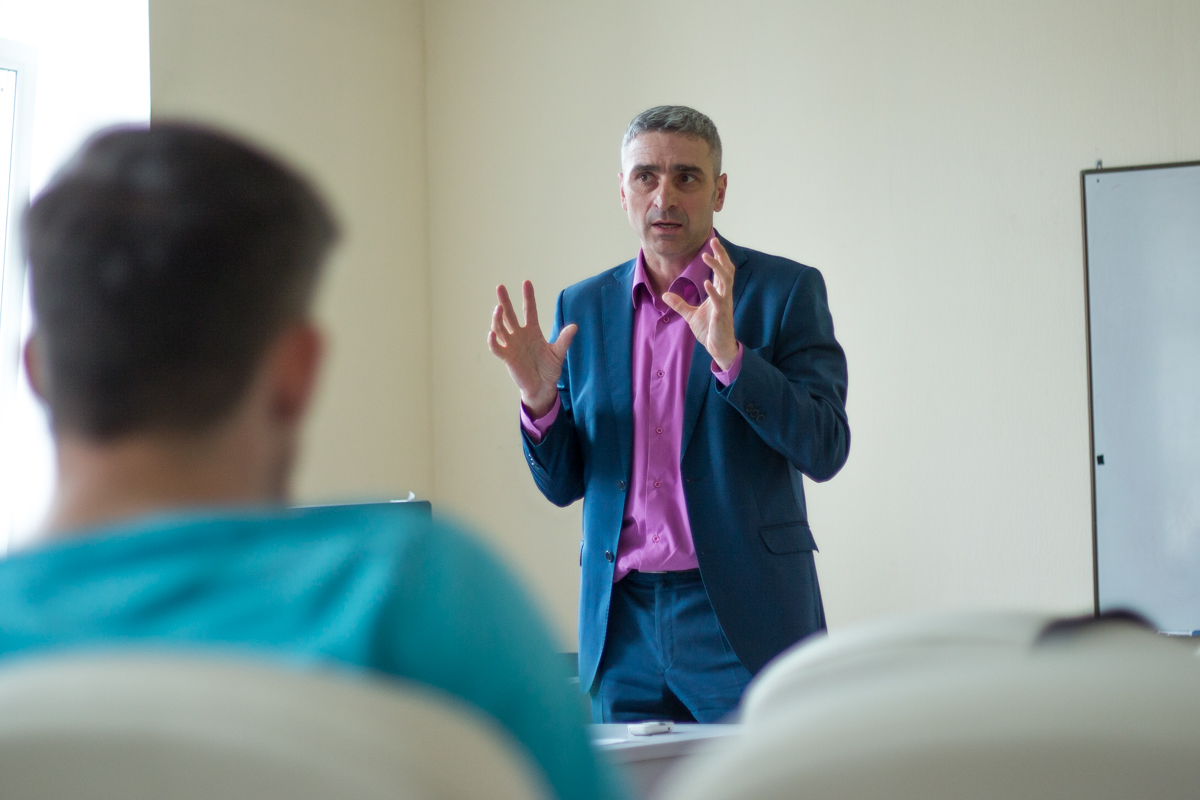 Бизнес-тренер Виталий Афанасьев Игорь Ким, ИА SakhalinMedia