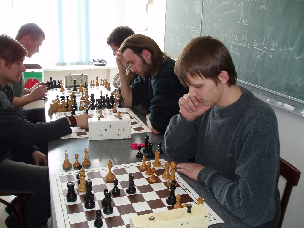 Студенты факультета МИТТ играют в шахматы