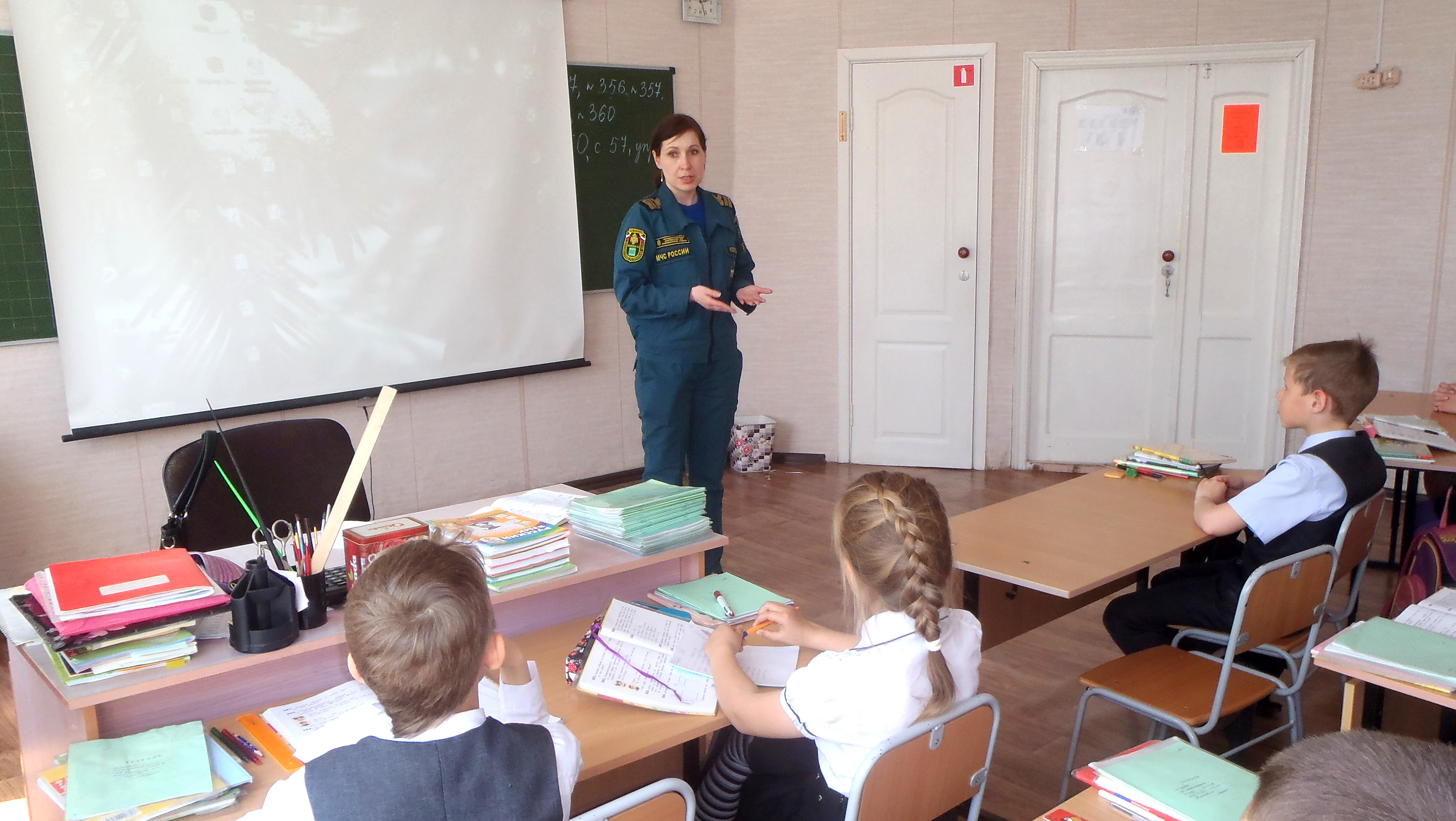 Зона высокой опасности: инспекторы ГИМС ЕАО загрузили школьников жизненно важными знаниями  Пресс-служба ГУ МЧС России по ЕАО