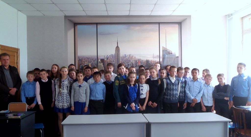 Инспекторы ГИМС ЕАО загрузили школьников жизненно важными знаниями