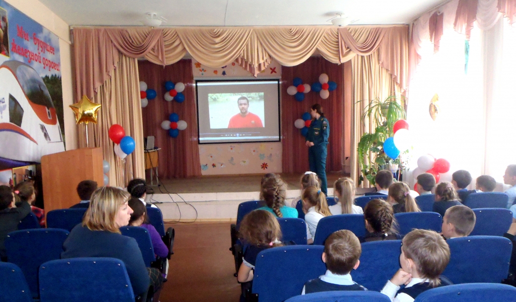 Инспекторы ГИМС ЕАО загрузили школьников жизненно важными знаниями