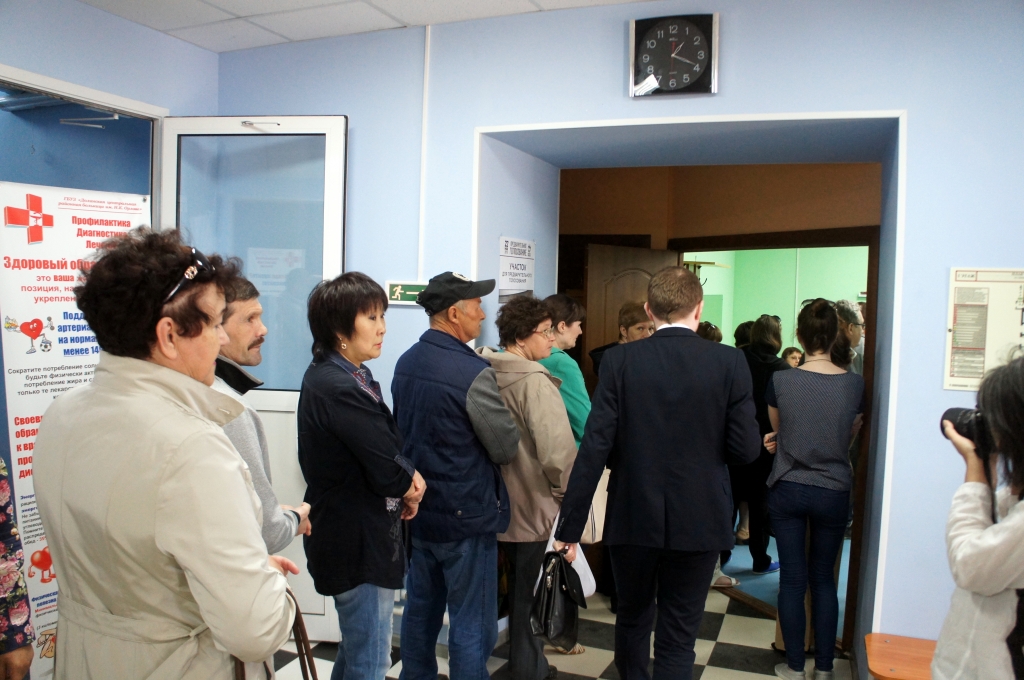 Избиратели в очереди