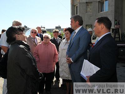 Капремонт в домах Владивостока проверили Игорь Пушкарев и Сергей Дарькин Администрация Владивостока