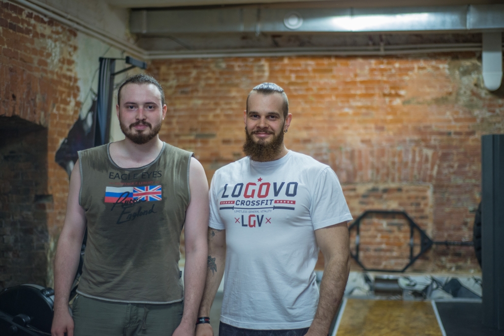 Корр. ИА AmurMedia Евгений Никитенко и тренер по кроссфит Василий Тивоненко