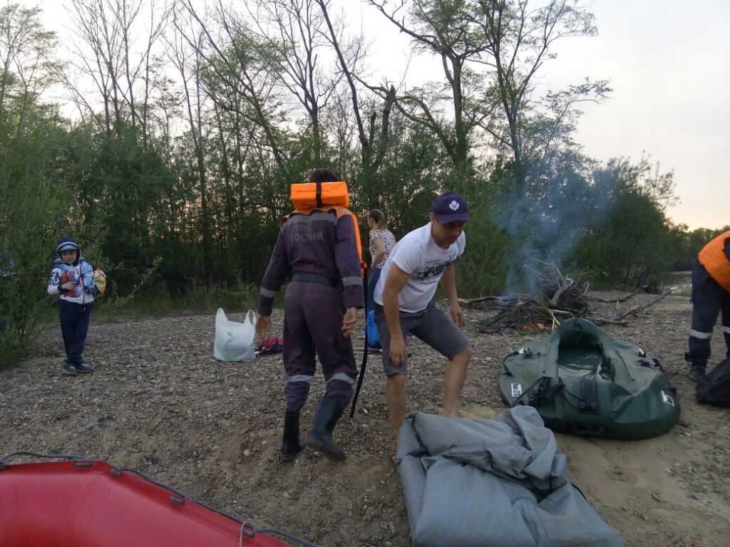 Заблудившимся в рукавах Биры сплав-туристам из ЕАО пришли на подмогу спасатели