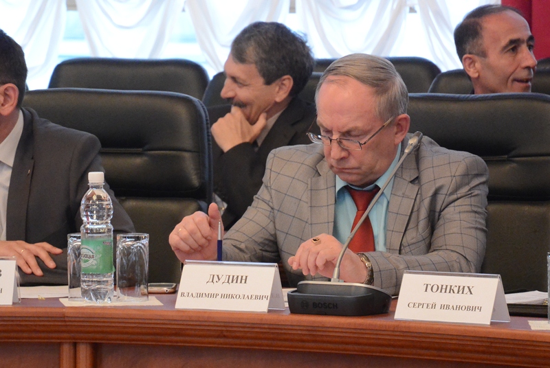 Перспектива лишиться депутатской зарплаты не устраивает главного справедливоросса ЕАО