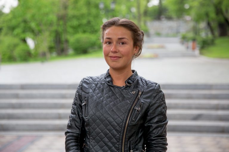 Марина Прудникова, преподаватель йоги и руководитель направления внутренних коммуникаций в компании "Доброфлот", участник проекта