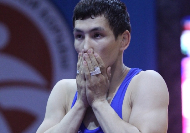 Виктор Лебедев вышел в четвертьфинала sportsakha