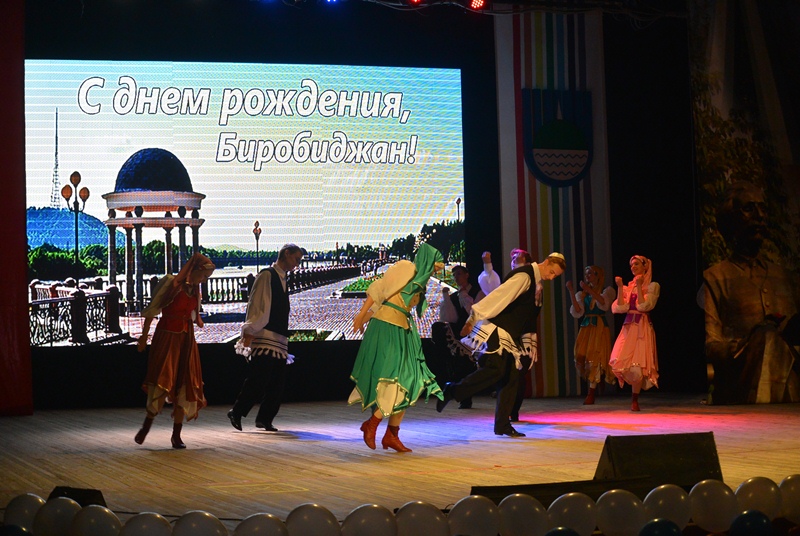 Подарок Биробиджану на День города засветился на окраинах областного центра
