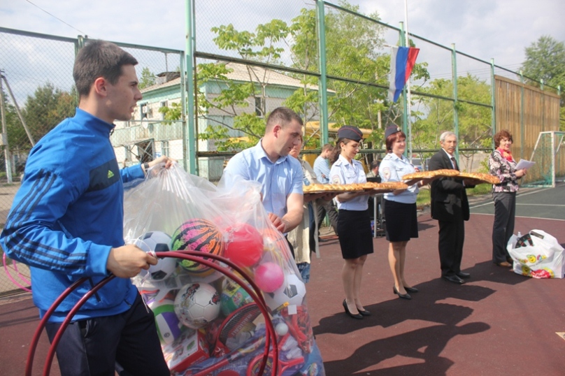 Спортивный праздник &quotВсе лучшее детям!&quot подготовили для подшефных полицейские ЕАО Пресс-служба УМВД России по ЕАО