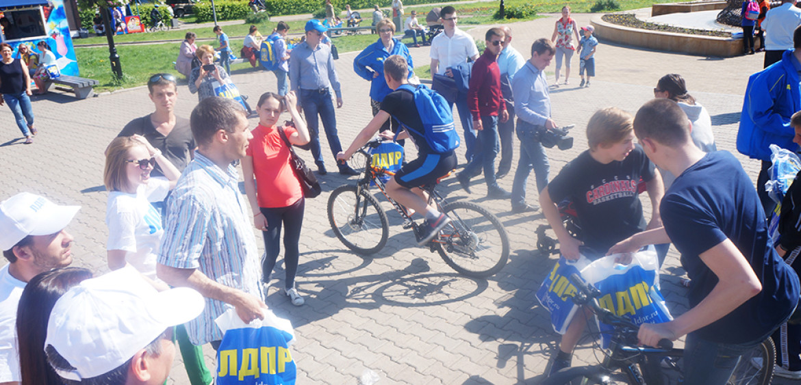 Активисты ЛДПР поздравили маленьких хабаровчан с Днем защиты детей Региональное отделение ЛДПР