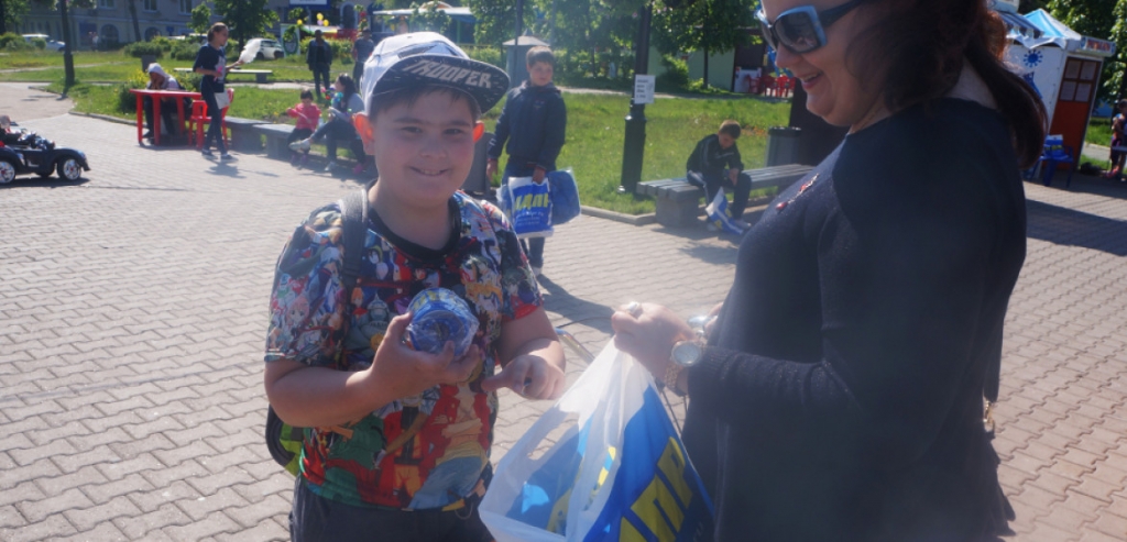 Активисты ЛДПР поздравили маленьких хабаровчан с Днем защиты детей