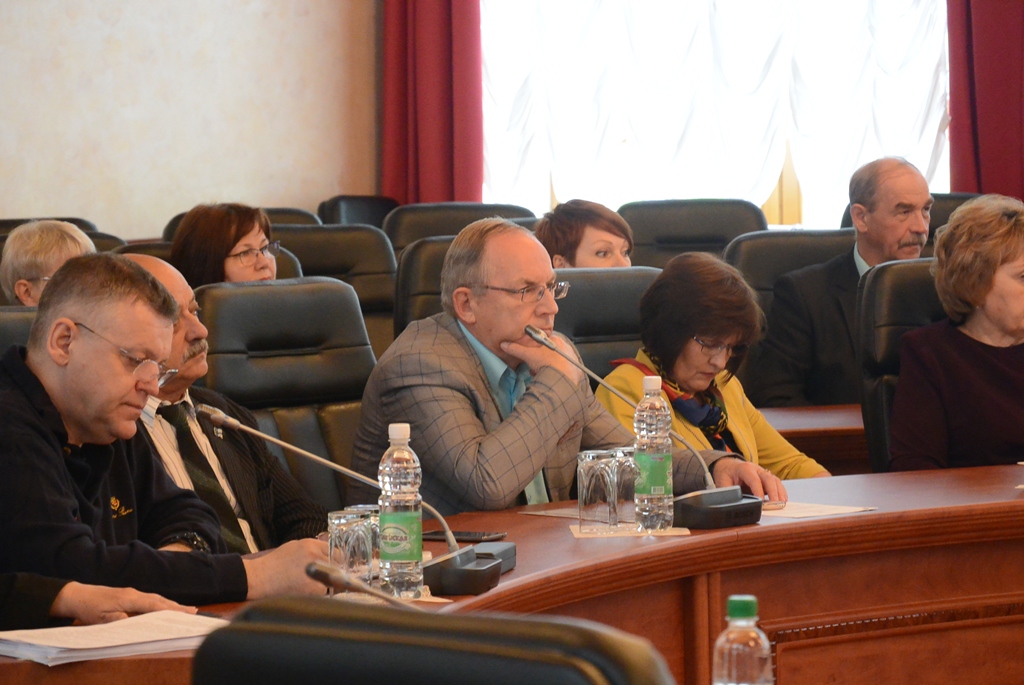 На депутатских слушаниях