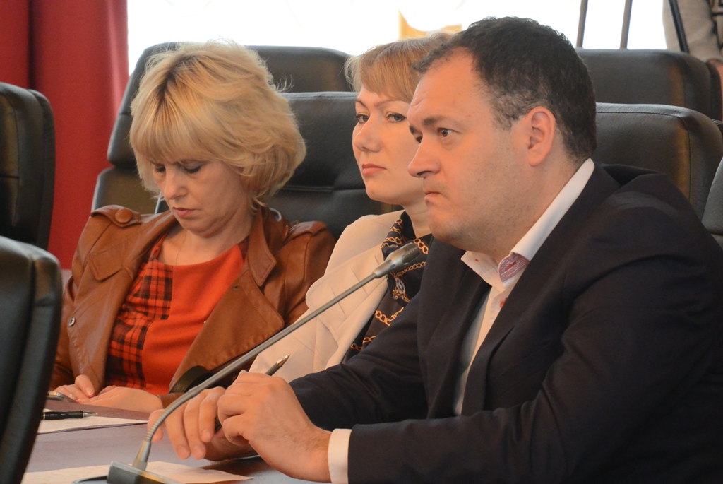 На депутатских слушаниях