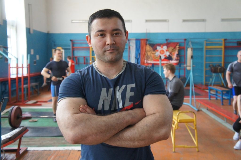 Коктейль &quotжелезного&quot Арни – рецепт выходного дня от Ивана Троянова ИА ЕАОMedia