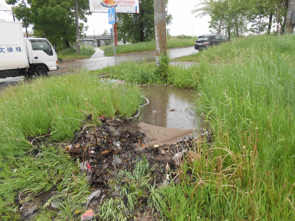 Дождь превратил улицы и дороги Хабаровска в непроходимые озёра