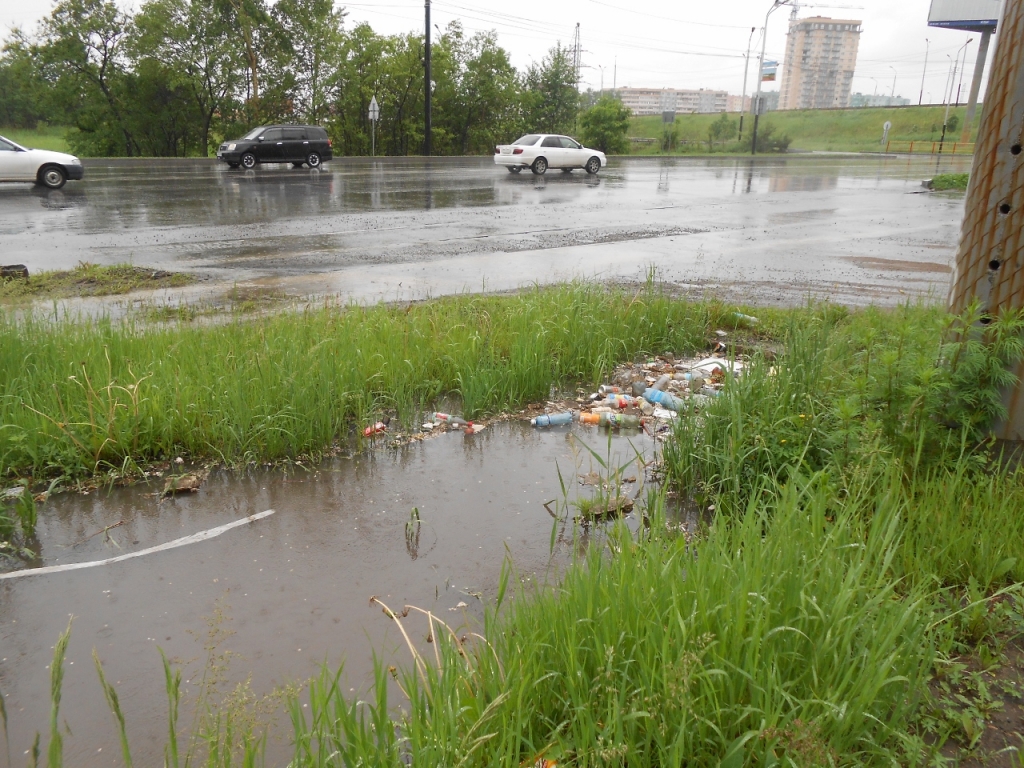 Ливневые канализации не справляются с потоком воды