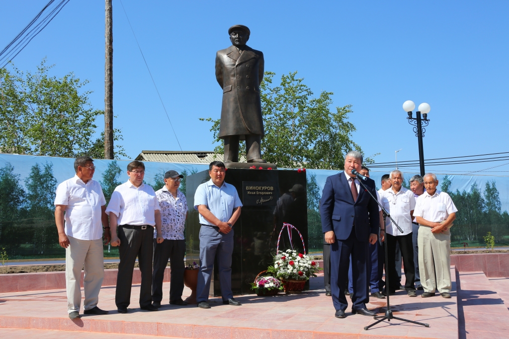 Сквер с памятником Илье Винокурову появились в якутском селе Намцы