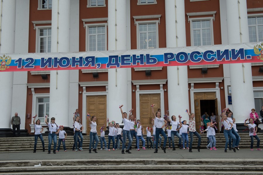 Концерт в честь Дня России в Артеме  Пресс-служба администрации АГО 