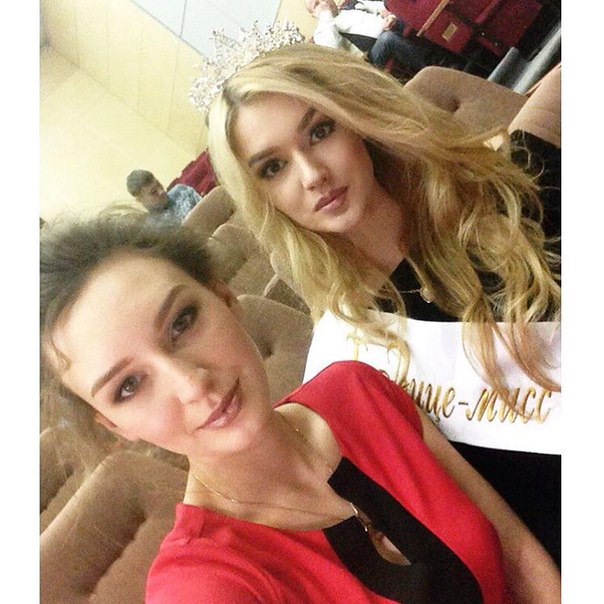 Алиса Манёнок на конкурсе красоты