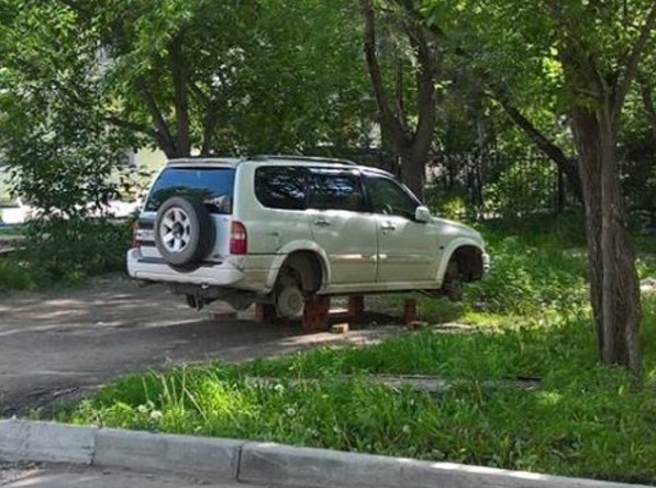 Очередной автомобиль в Хабаровске снова оставили без колес dtp_khv