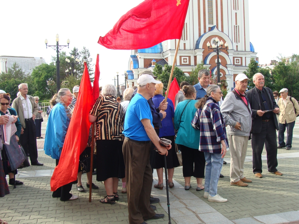 Митинг коммунистов на Комсомольской площади