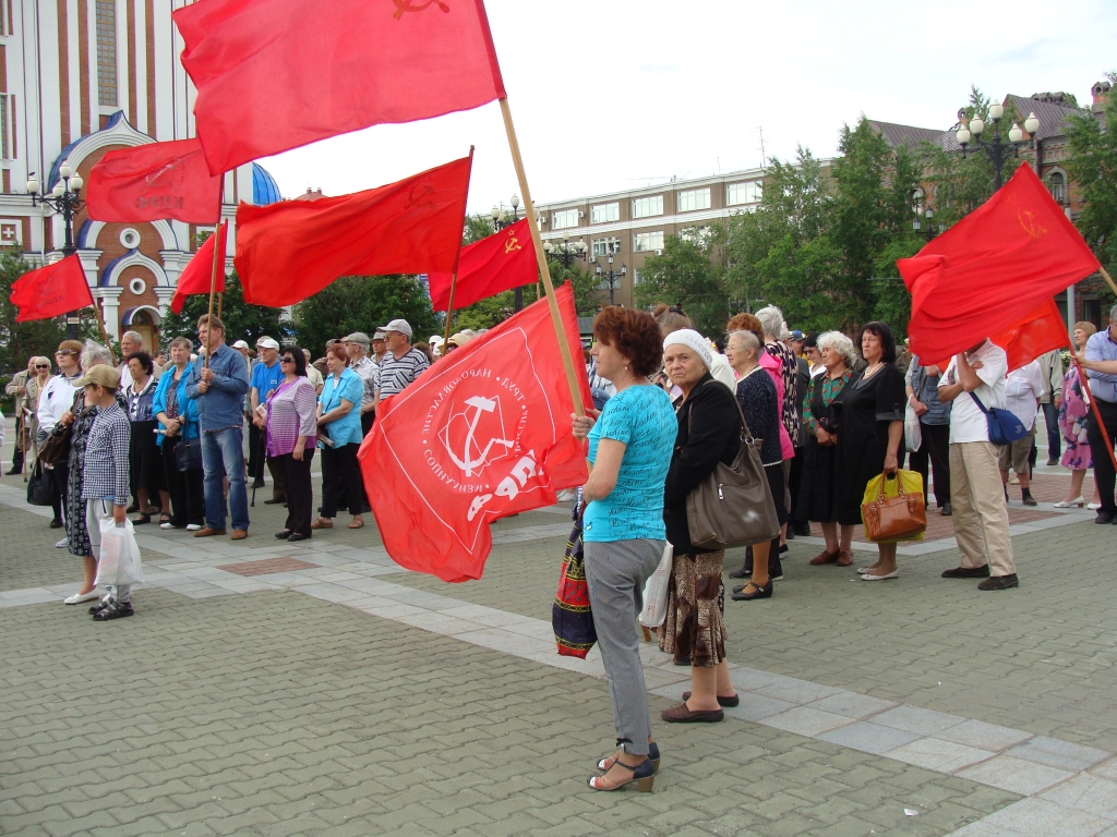 Митинг на Комсомольской площади