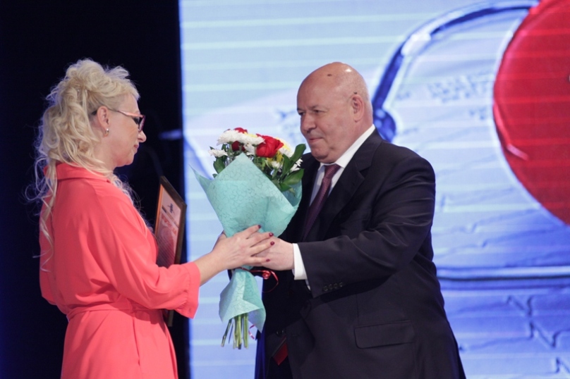 Медработникам вручили награды Законодательного Собрания ЕАО www.zseao.ru